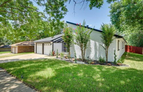 11 Mi to Six Flags! Poolside Oasis in Bedford - Foto 36