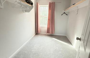 Pocono Escape - Modern & Cozy - Foto 11