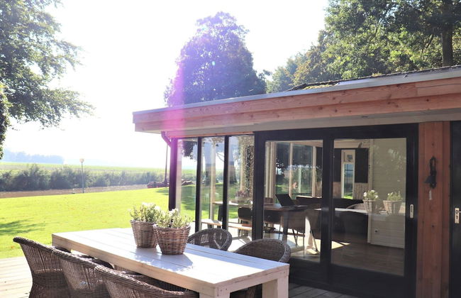 Fantastic Chalet Near Open Waterways, hot tub - Photo 28