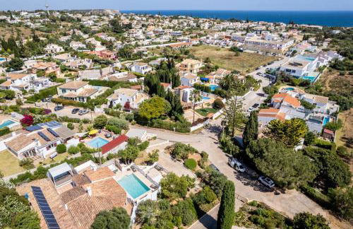 CoolHouses Algarve, Luz, 3 Bed villa, 1 bed studio, heated pool & jacuzzi, sea views, Casa Pequena - Foto 47