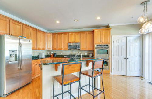 Modern 3BR Townhome | 3 Mi to Dulles and Reston TC - Foto 9