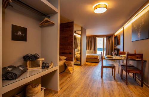 WHISPERING PINES LODGE Mountain view apartment with ski-in access - Foto 33