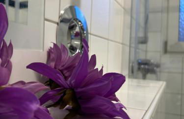 Purple Escape Balkon Netflix zentral - Foto 23