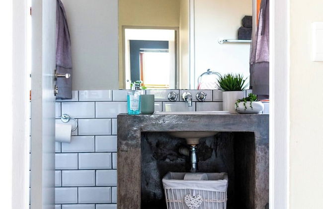 Serene Langebaan Getaway With Garden Views - Photo 23