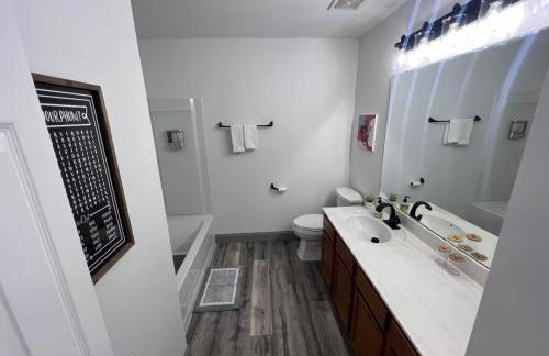 Springhurst Serenity Fresh 4BR Getaway - Foto 11