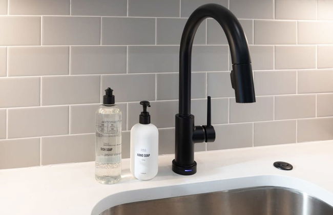 Sosuite Penthouse 1BR Apt w Arch Windows W D - Photo 12