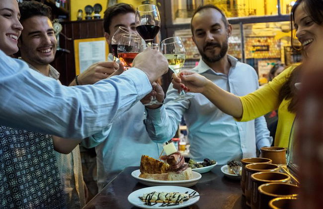 Soirée visite à pied traditionnelle de tapas dans le vieux centre de Saragosse - Photo 1