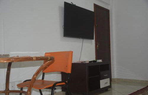 Dois quartos Cozinha completa Wi Fi Self check in com senha Central e perto de tudo a 4,4Km da Rodoviária e 15,4 km do Aeroporto Apartamentos 102 e 302 - Foto 30