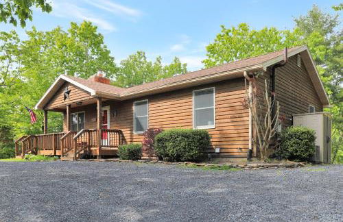 Lazy Basye Shenandoah Cabin with Hot Tub, Sleeps 10 - Foto 17