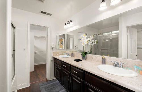 Perfect Home for Work or Relaxing Vacation - Photo 11