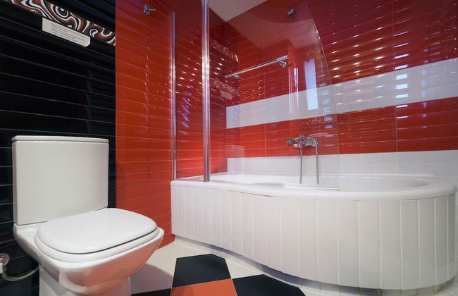 Private Polished Mansion w Private Pool Jacuzzi - Photo 20