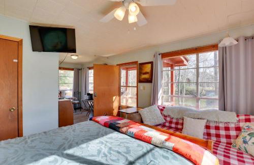 Great for Fishing! Lakefront Studio in Hemphill - Photo 10