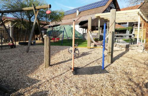 FERIENHOF KATZENMAIER, Bauernhof- und Familienurlaub am BODENSEE, großzügig wohnen, MESSENAH und teils BARRIEREFREI, Spielangebot für drinnen und draußen, Parkplatz am Haus, gute ÖPNV-Anbindung - Foto 54