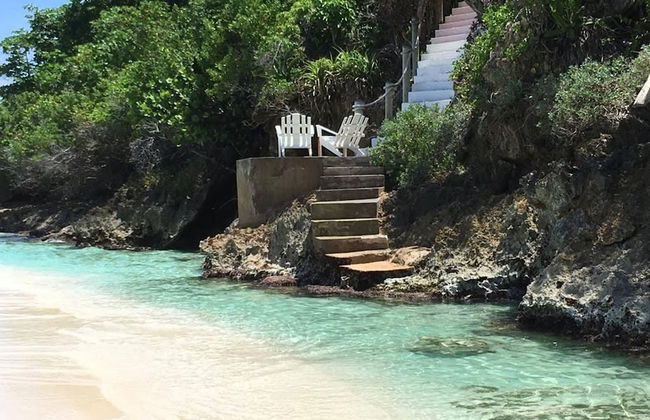 Je Suis Jamaica - 4 B R Beachfront Villa w Staff - Photo 10