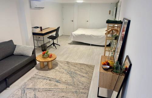 Tropical Garden Home - Cozy Ground Floor Stay - Foto 8