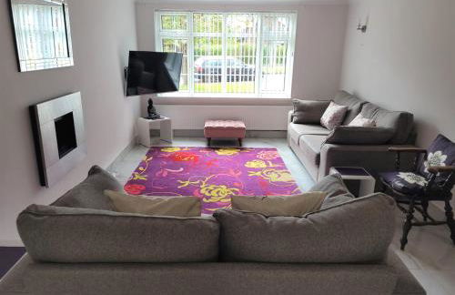 Smitten House 4 Bedroom RHYL - Photo 4