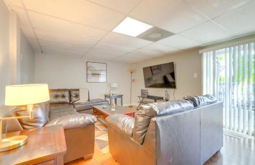 Deck and Game Room Family Home in Stockbridge! - Foto 19