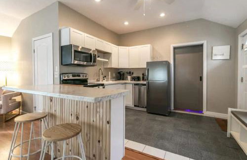 Luxurious 5 BR Home in the Heart of Sylvan Beach - Foto 34