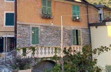 Iconic Italian Townhouse w Rooftop Terrace & Mountain View, Pigna - Foto 31