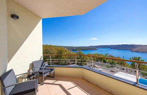 Luxury Villa Oštro with pool & Krk bridge view - Photo 59