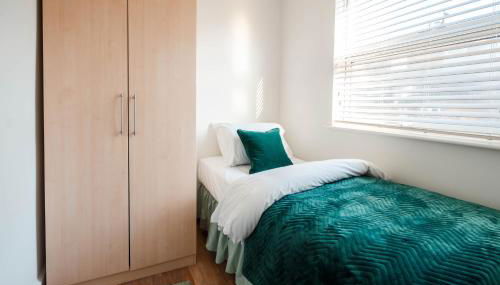 Spacious home 3 min from station - Photo 3, wardrobe