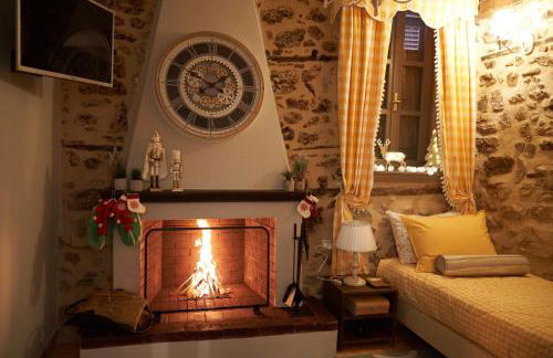 Dandy Villas Dimitsana - a family ideal charming home in a quaint historic neighborhood - 2 fireplaces for romantic nights - Foto 2