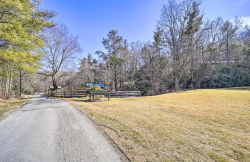 Near Lake and Trails Rustic Newland Cabin with Deck! - Foto 30