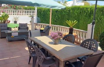 Villa totalmente independiente con piscina comunitaria - Foto 4