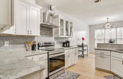 Tee Off in Augusta Masters Retreat with Patio - Foto 9