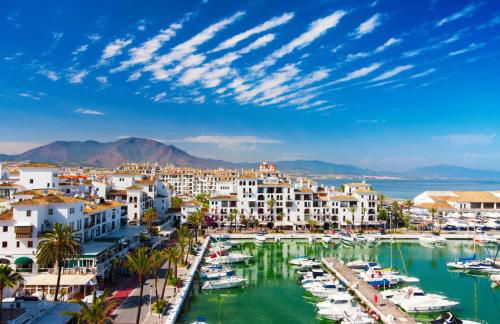 Gorgeous 2 bed Duquesa apartment, 2 pools, easy parking and 2 large balconies, 1 with stunning views - Foto 59