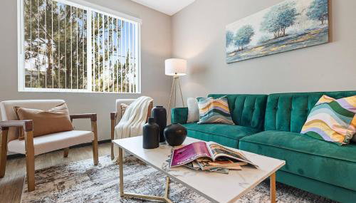 5-Star Irvine | Luxe 2BR w/ Pool, Gym & Parking - Foto 1, Other
