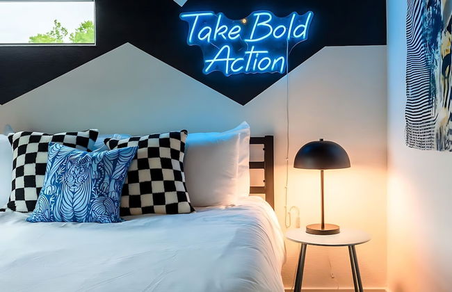 Pool Hottub Magic School Bus 5 Mins to Downtown - Photo 35