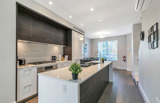 Modern Townhouse at Marine by Elevate Rooms - Photo 20