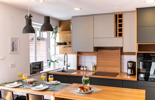 The Base - Bright 2BR, Near Old Town, Walk to Beach - Foto 4