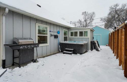 Baby Blue Cottage Downtown Hot Tub BBQ Fire Pit - Foto 30