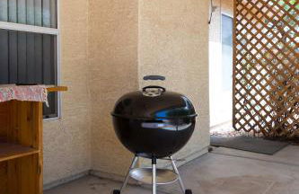 Modern House with Office Cornhole Near Freeways - Foto 28