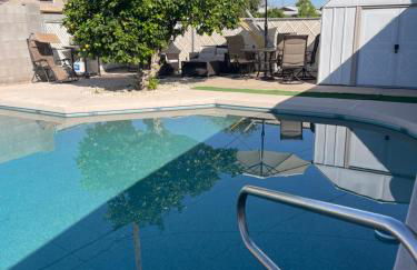 Cozy Home with Sparkling Pool/Pet Friendly - Photo 11