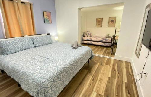 Heart of Miami sleeps 10 near Little Havana Beaches - Foto 32