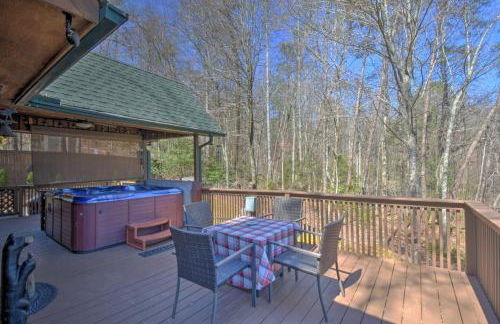 Helen Cabin with Deck and Hot Tub Less Than half Mi to Main St - Foto 22