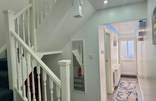 Modern Elegant Home - Photo 28