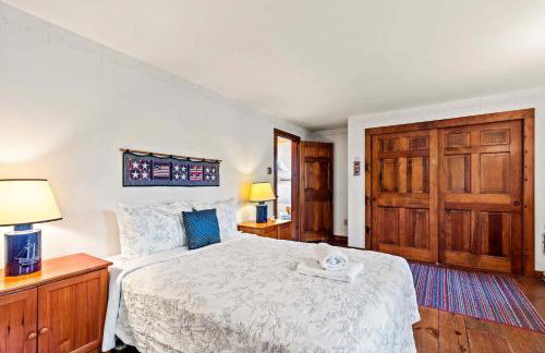 Waterfront on Swan Pond with Kayaks - Photo 18