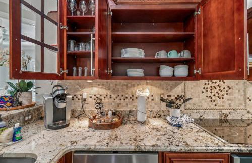 3br,3ba home near Downtown and Airport, Walk to the Stadium - Foto 24