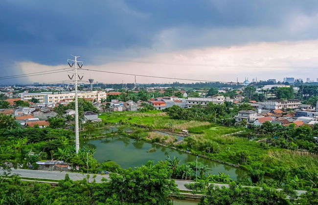 Comfortable Studio Room near Airport at Skylounge Tamansari Apartment - Foto 19