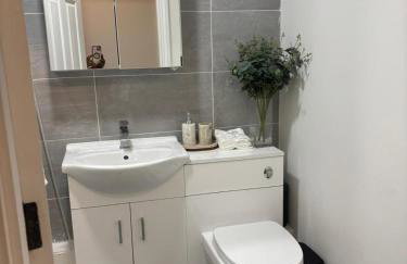 Small two Bed Apartment on a Private Road - Foto 6