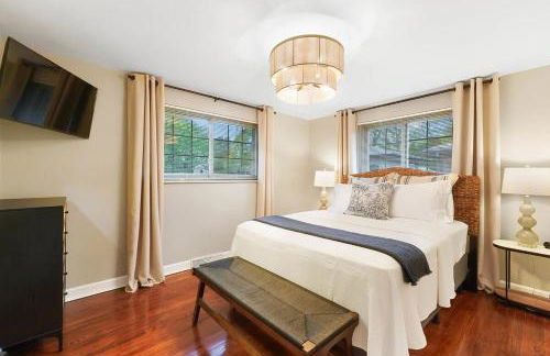 The Sleepy Tiki - game room, tiki lounge, firepit - Foto 49