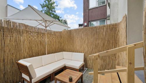 Gemütliches Apartment - hochwertiges Boxspringbett, privater Parkplatz, Terrasse, komplette Küche, WLAN, 40 Zoll HD TV - Foto 3