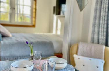 Elmhut Shepherd's Hut with Hot Tub - Foto 14