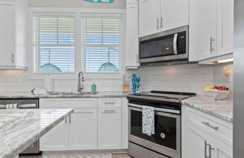 Luxury Beach Condo 5 Min Walk to Beach & Shops! - Foto 13