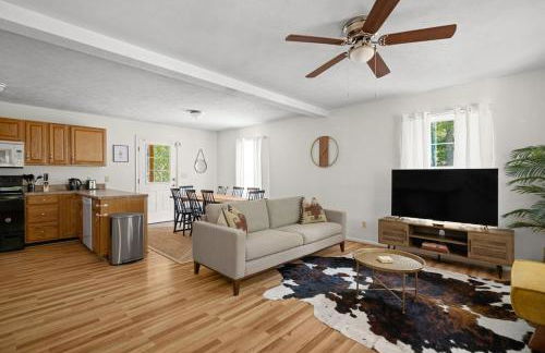 Bryce Cabin - Hot Tub, Fire Pit, Pets, Screened Porch, Wi-Fi - Foto 14