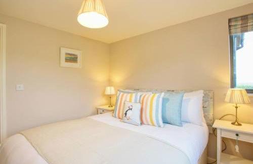 Beautiful Seaside Holiday Home - Photo 14